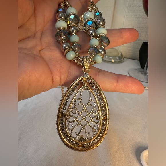 Large goldtone blue bead filigree statement necklace - Picture 6 of 7